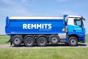 Veldhuizen-Mercedes Quadro 10x4 Remmits rz