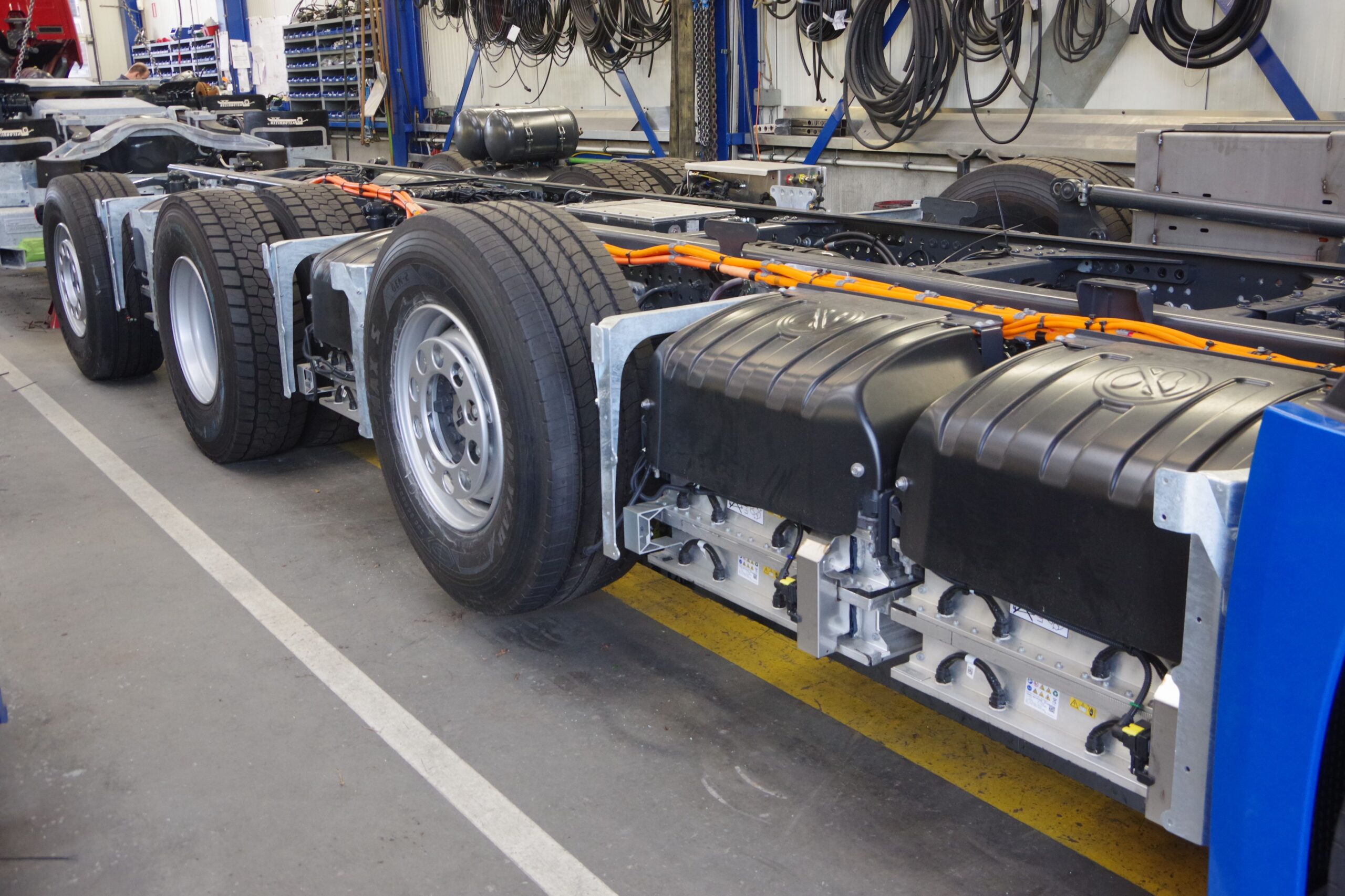 VT 8x2 accu's tussen de wielen rv..