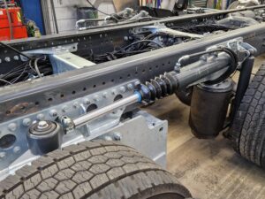 SCANIA Luchtgeveerde Wide-Spread stuurcilinder met ''onderhouds vrije'' gummi-blocks